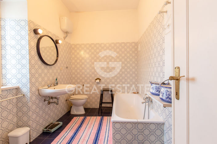 Image No.38-12 Bed Country House for sale