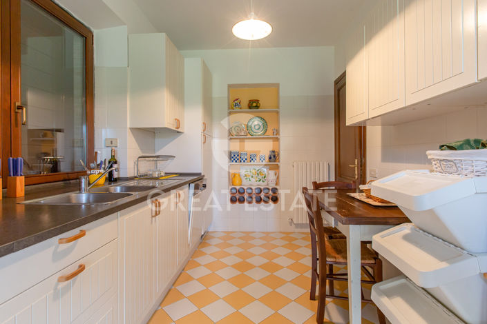 Image No.54-12 Bed Country House for sale