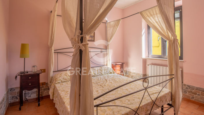 Image No.19-2 Bed Country House for sale