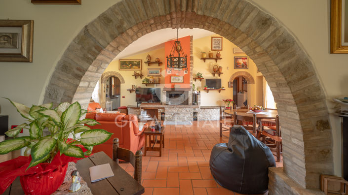 Image No.2-8 Bed Country House for sale