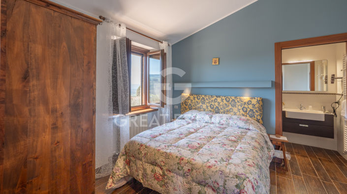 Image No.36-8 Bed Country House for sale