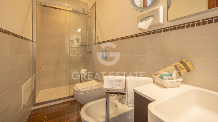 Image No.40-8 Bed Country House for sale