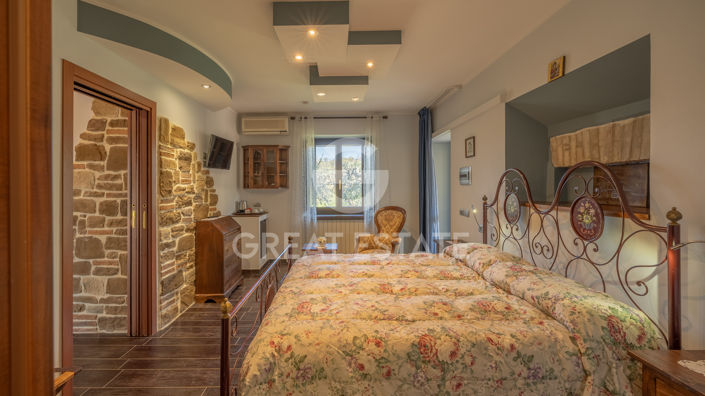 Image No.41-8 Bed Country House for sale