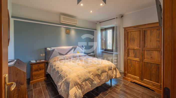 Image No.45-8 Bed Country House for sale