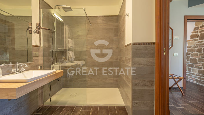 Image No.47-8 Bed Country House for sale