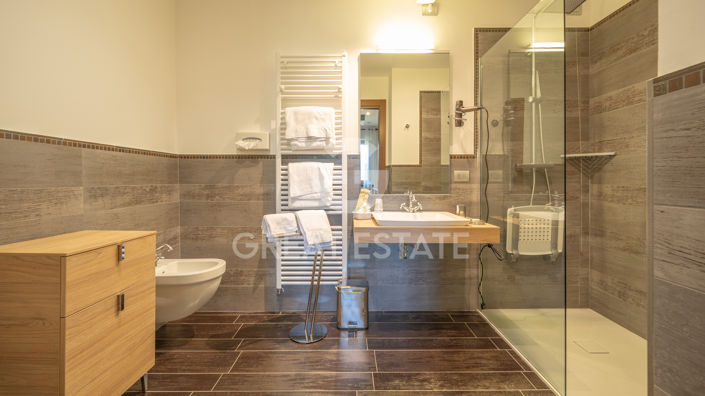 Image No.48-8 Bed Country House for sale