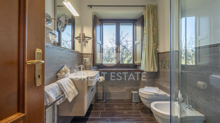 Image No.50-8 Bed Country House for sale