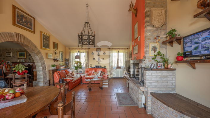 Image No.6-8 Bed Country House for sale