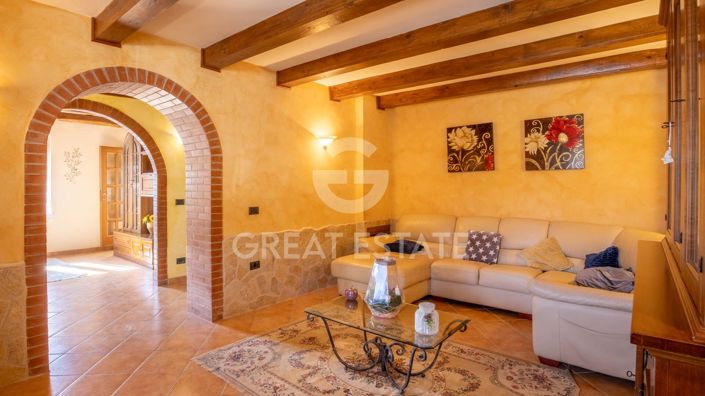 Image No.2-4 Bed Villa for sale