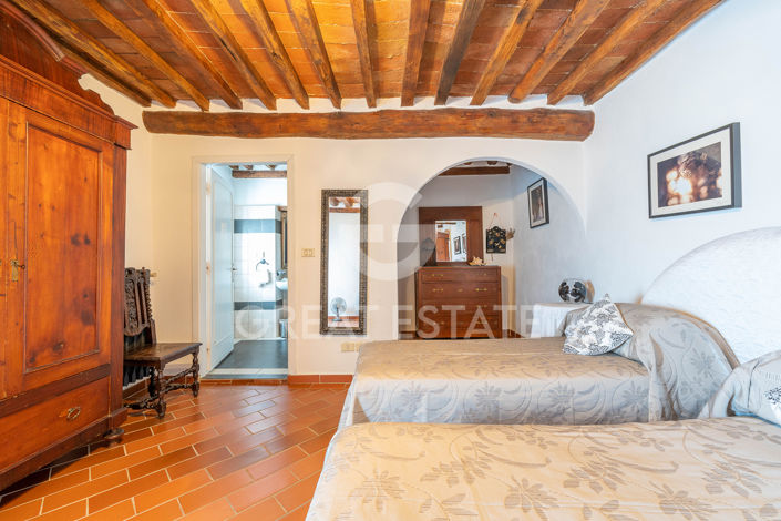 Image No.37-19 Bed Country House for sale