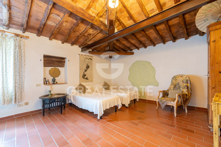 Image No.38-19 Bed Country House for sale