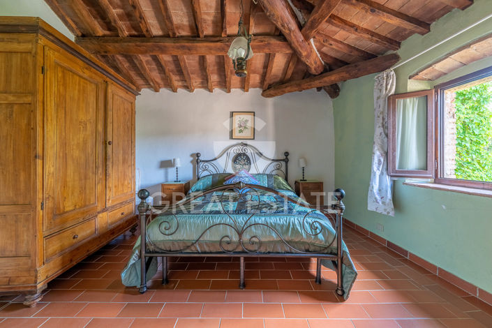 Image No.41-19 Bed Country House for sale