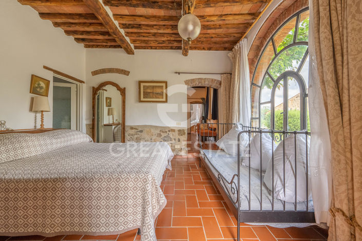 Image No.44-19 Bed Country House for sale