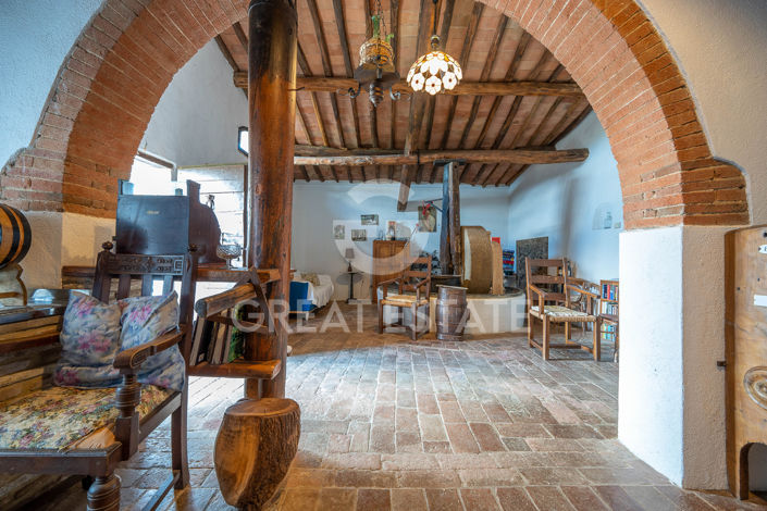 Image No.48-19 Bed Country House for sale