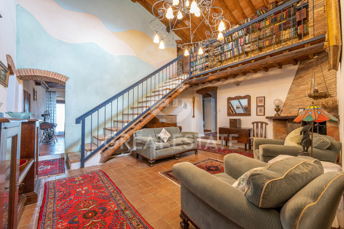 Image No.7-19 Bed Country House for sale