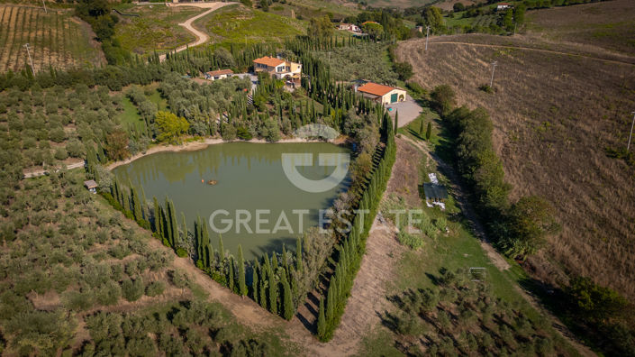 Image No.16-6 Bed Vineyard for sale