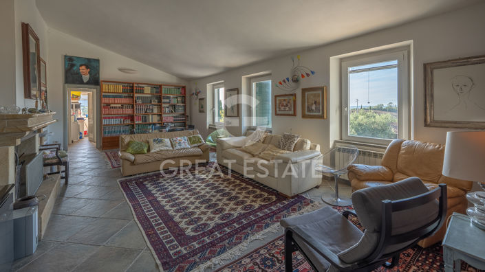 Image No.27-6 Bed Vineyard for sale