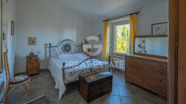 Image No.32-6 Bed Vineyard for sale