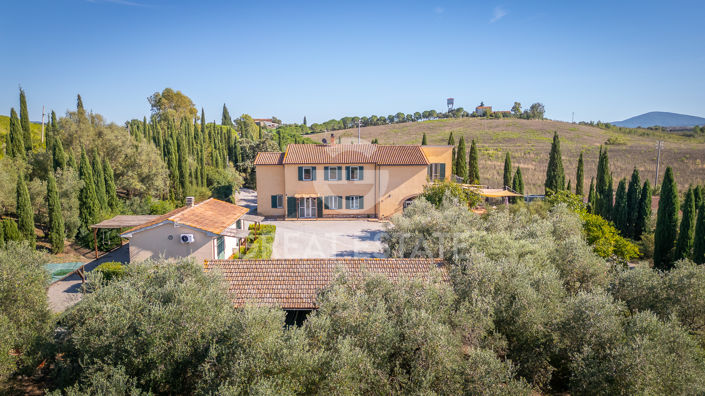 Image No.5-6 Bed Vineyard for sale