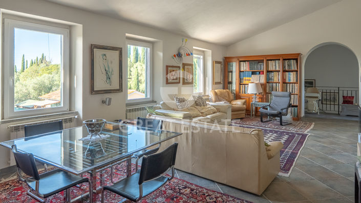 Image No.7-6 Bed Vineyard for sale