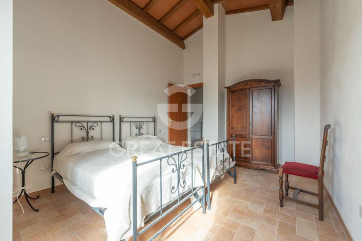 Image No.38-8 Bed Country House for sale