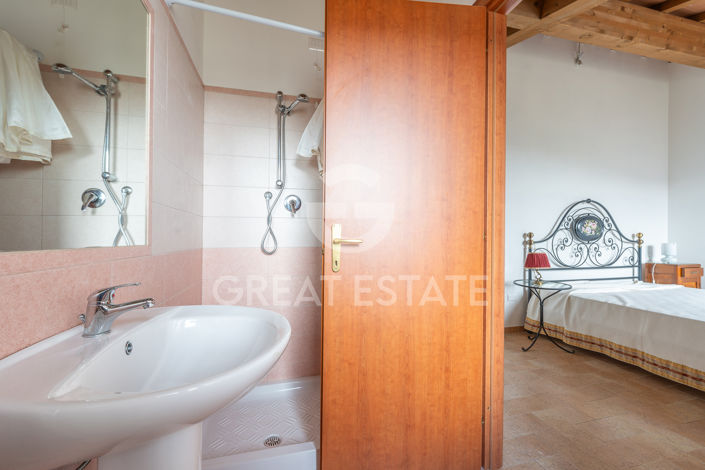 Image No.41-8 Bed Country House for sale