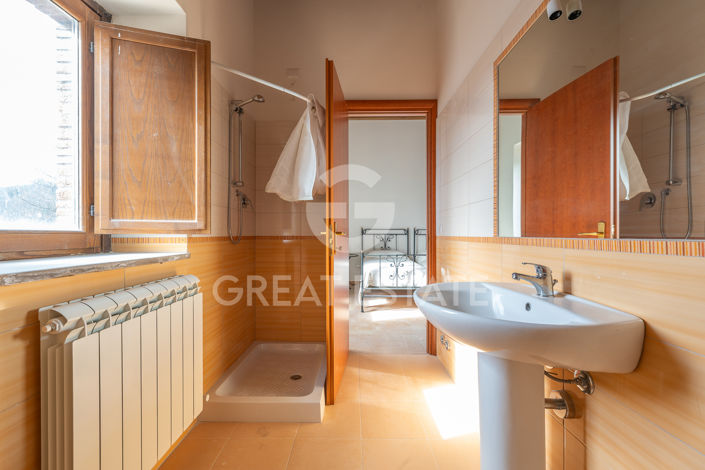 Image No.48-8 Bed Country House for sale