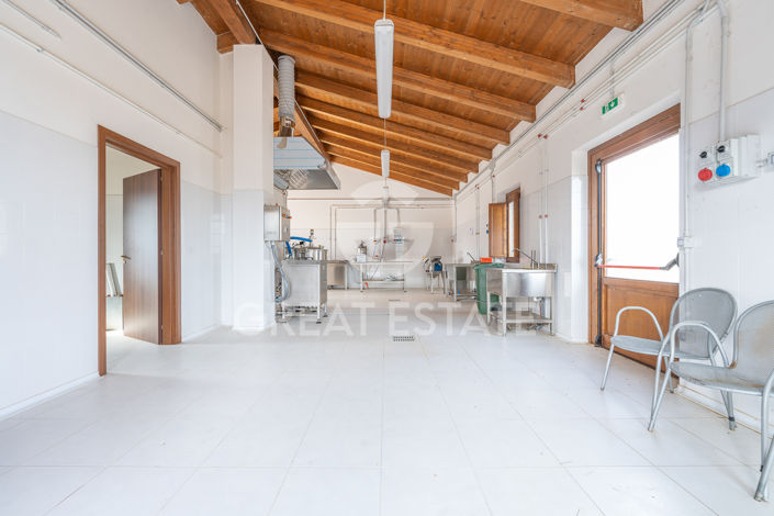 Image No.51-8 Bed Country House for sale