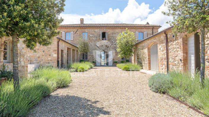 Image No.10-4 Bed Country House for sale