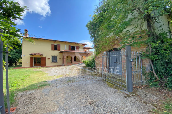 Image No.14-3 Bed Country House for sale