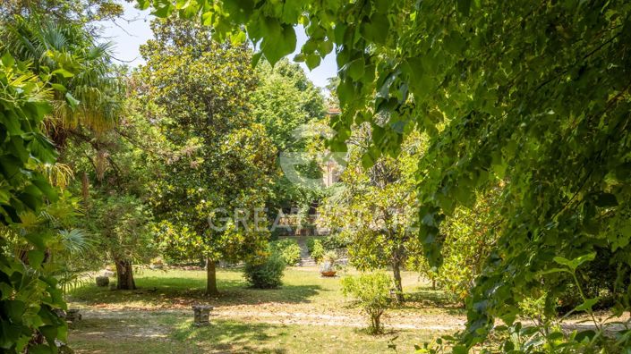 Image No.25-24 Bed Chateaux for sale