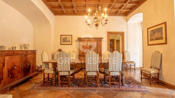 Image No.34-24 Bed Chateaux for sale