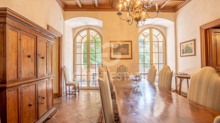 Image No.35-24 Bed Chateaux for sale