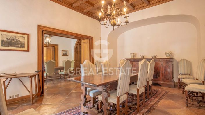 Image No.36-24 Bed Chateaux for sale