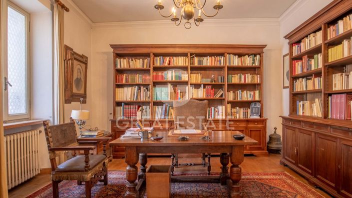 Image No.37-24 Bed Chateaux for sale