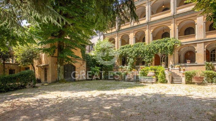Image No.4-24 Bed Chateaux for sale