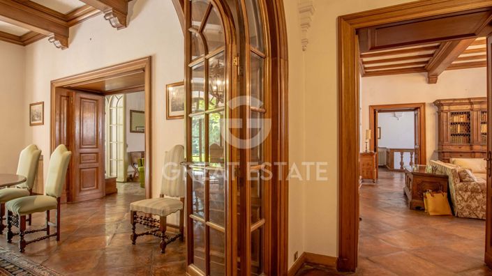 Image No.42-24 Bed Chateaux for sale