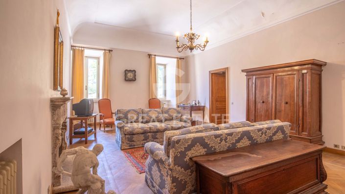 Image No.47-24 Bed Chateaux for sale