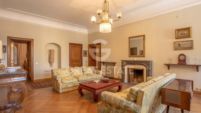 Image No.49-24 Bed Chateaux for sale