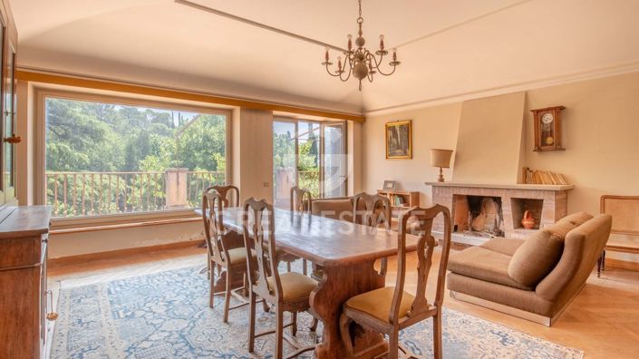 Image No.50-24 Bed Chateaux for sale