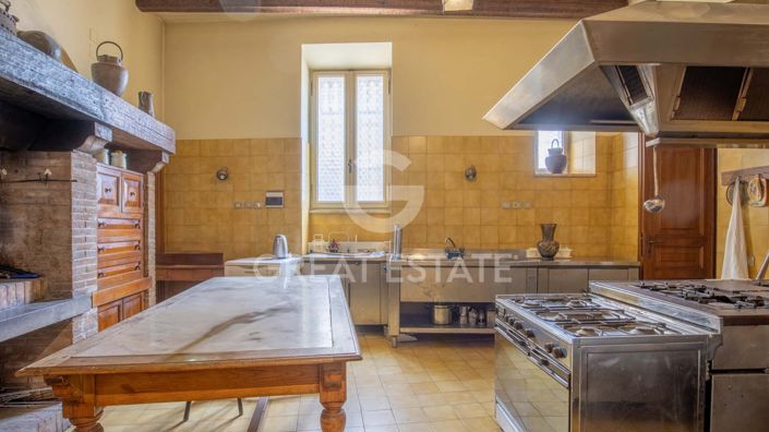 Image No.52-24 Bed Chateaux for sale