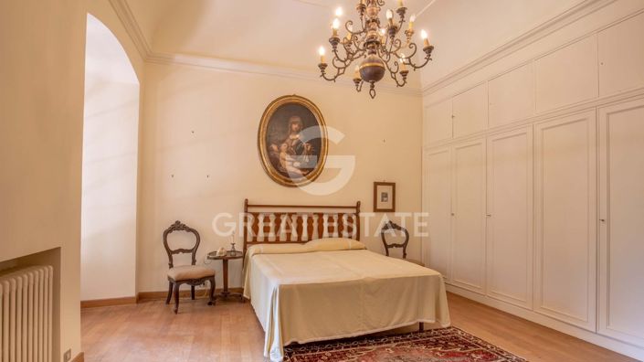 Image No.54-24 Bed Chateaux for sale