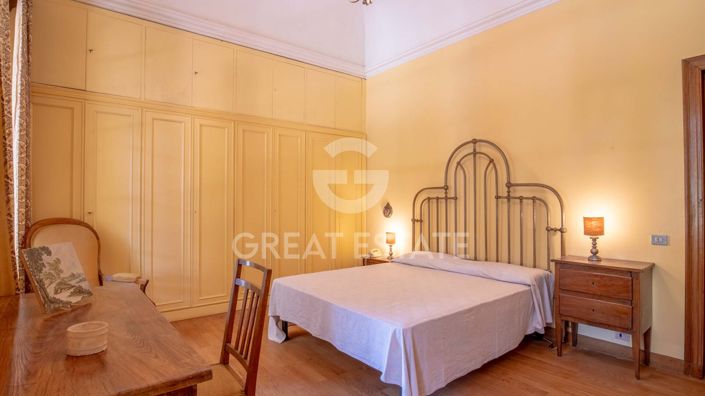 Image No.55-24 Bed Chateaux for sale