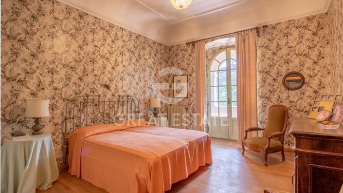 Image No.57-24 Bed Chateaux for sale