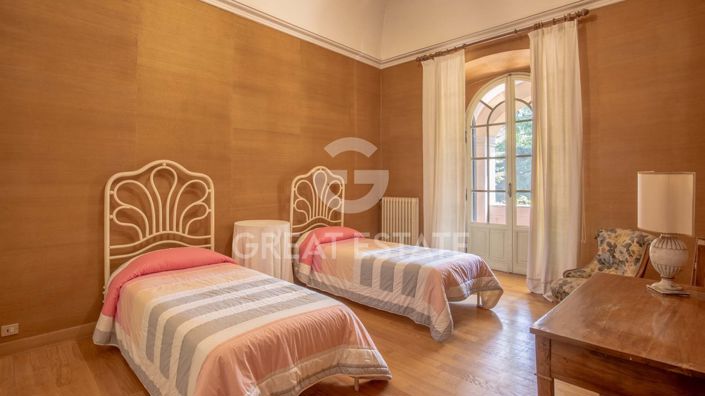 Image No.58-24 Bed Chateaux for sale