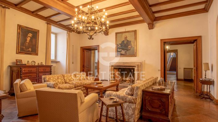 Image No.6-24 Bed Chateaux for sale