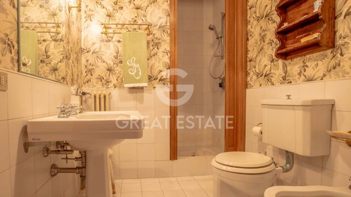 Image No.60-24 Bed Chateaux for sale