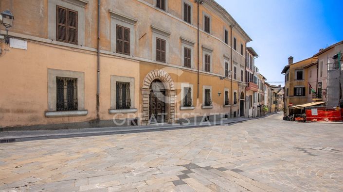 Image No.8-24 Bed Chateaux for sale