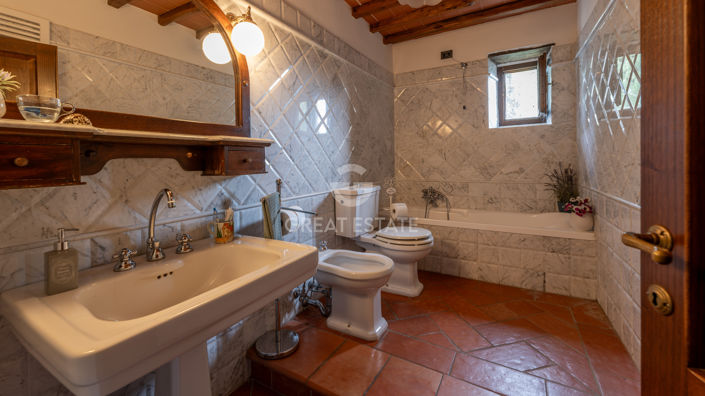 Image No.57-7 Bed Country House for sale