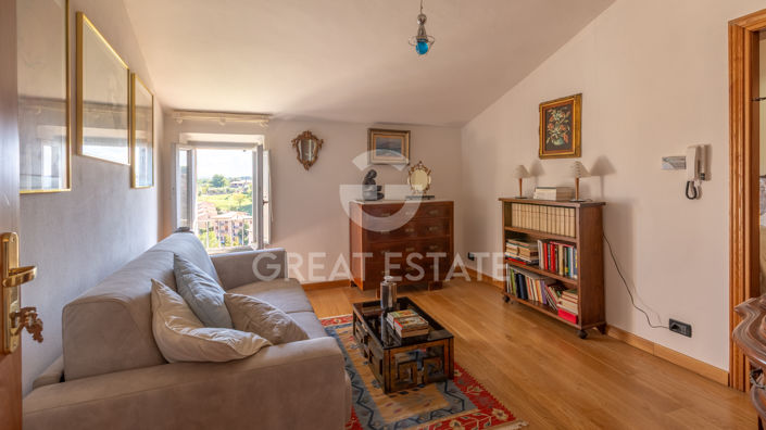 Image No.17-3 Bed Property for sale